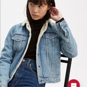 NWT Levi’s original trucker denim Sherpa jacket